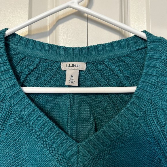 LL Bean V-Neck Cable Design Sweater - Picture 2 of 4